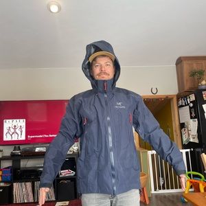 Arx’teryx mens large shell